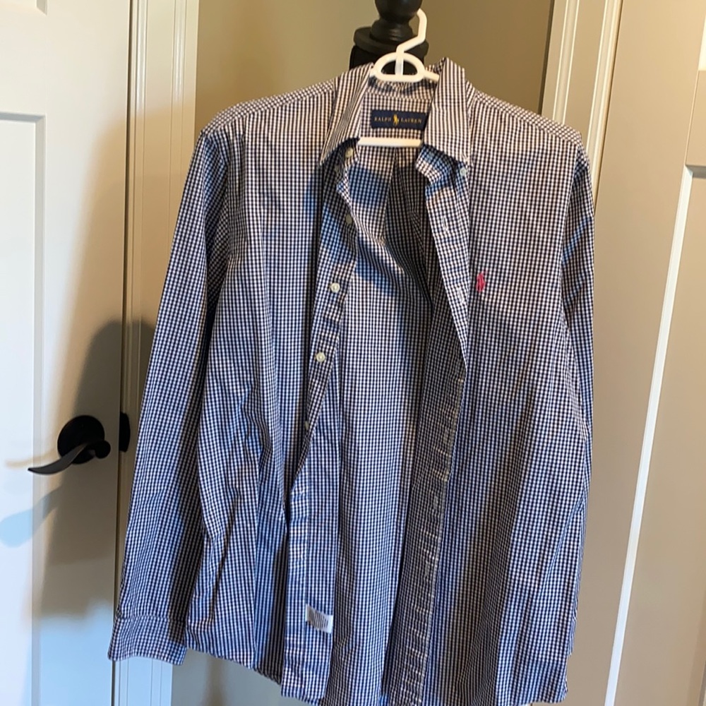 Polo button down! Great condition! Size: L!